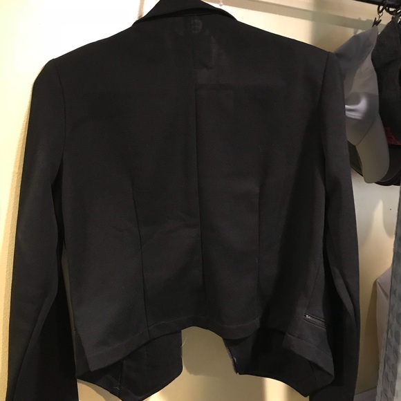 🖤 Black Jacket - Picture 2 of 3